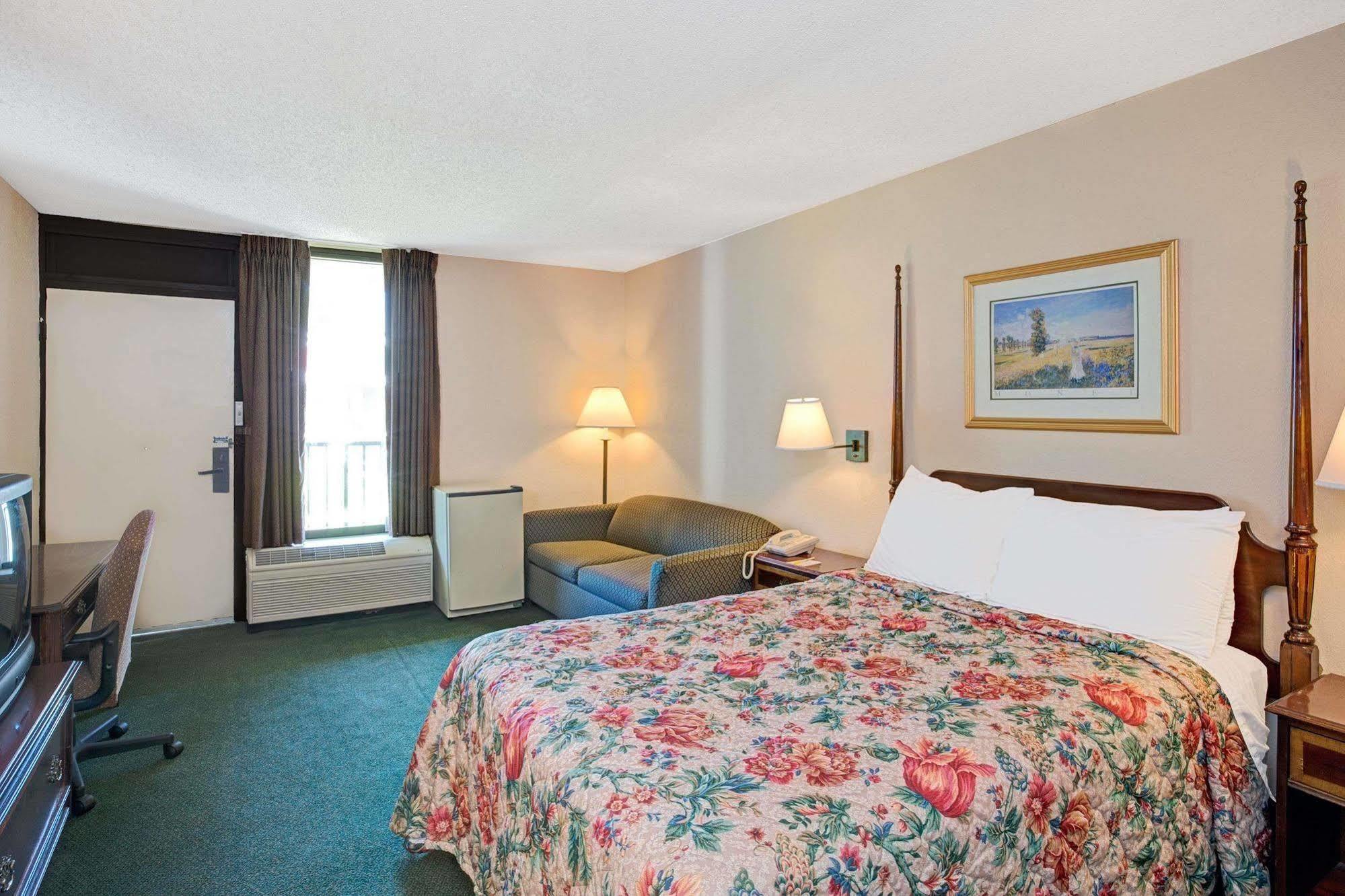 Days Inn Lake Norman Cornelius Exterior foto